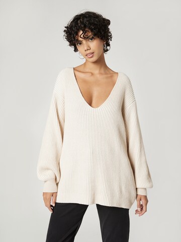 A LOT LESS Пуловер 'Emmy' в бяло