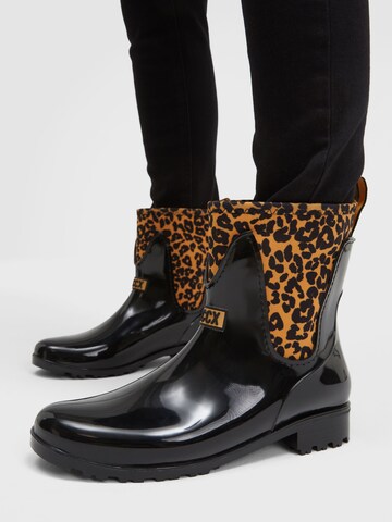 Soccx Rubber Boots in Black: front