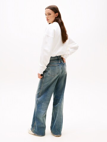 Tommy Jeans Свитшот в Белый