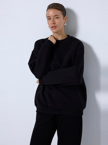 Touche Prive Sweatsuit in Black