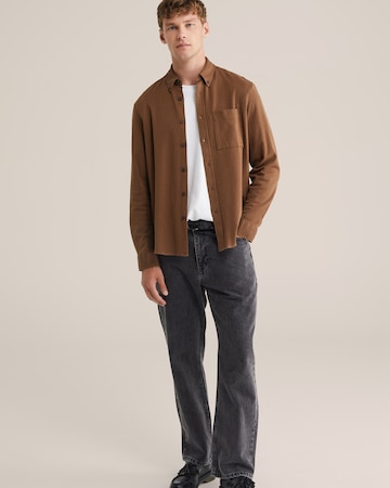 WE Fashion - Ajuste regular Camisa en marrón