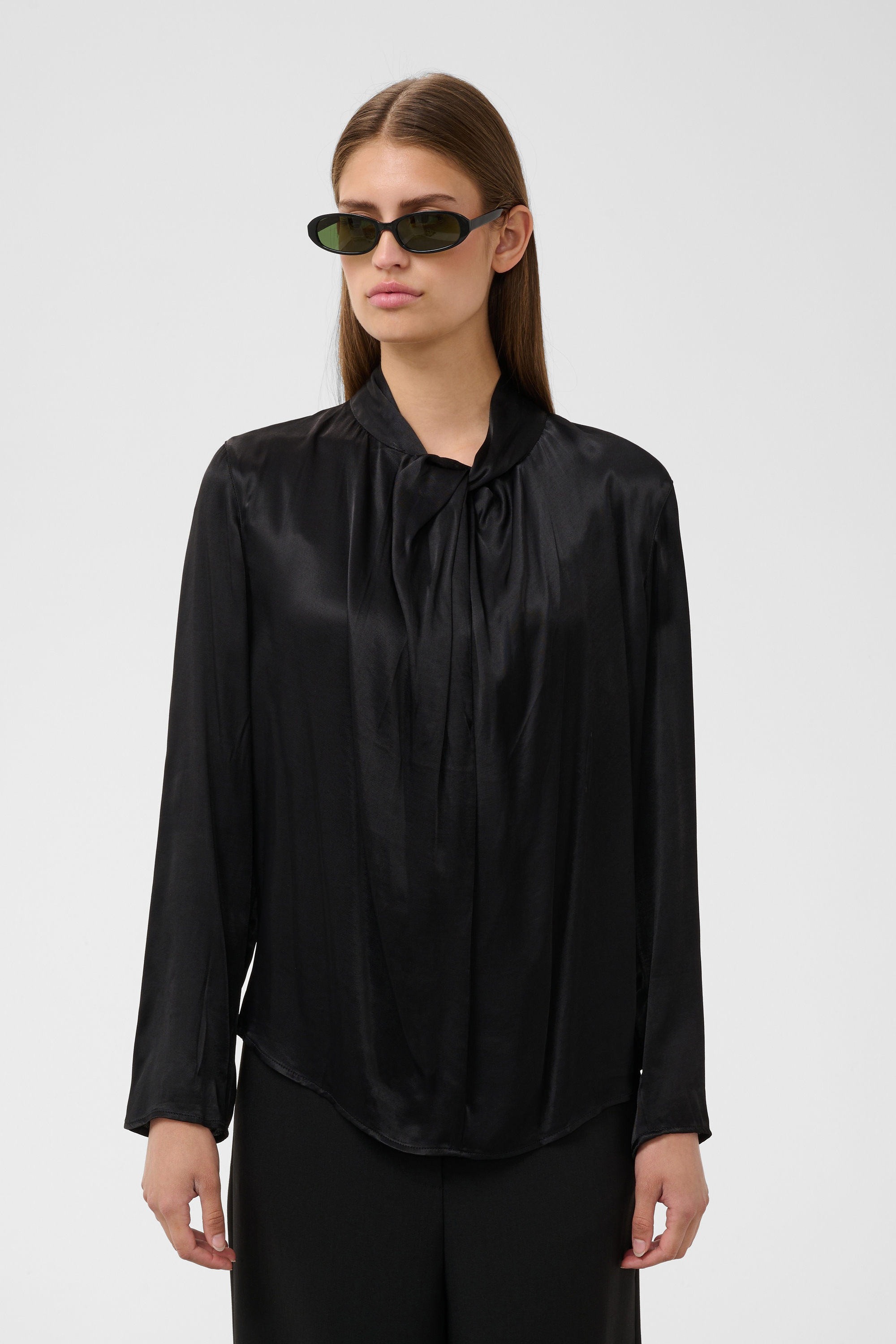 SOAKED IN LUXURY Bluse 'Nadeya' i sort: forside