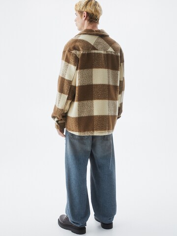 Pull&BearRegular Fit Prijelazna jakna - smeđa boja