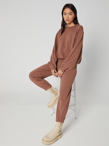 A LOT LESS Sweatshirt 'Haven' in Brown