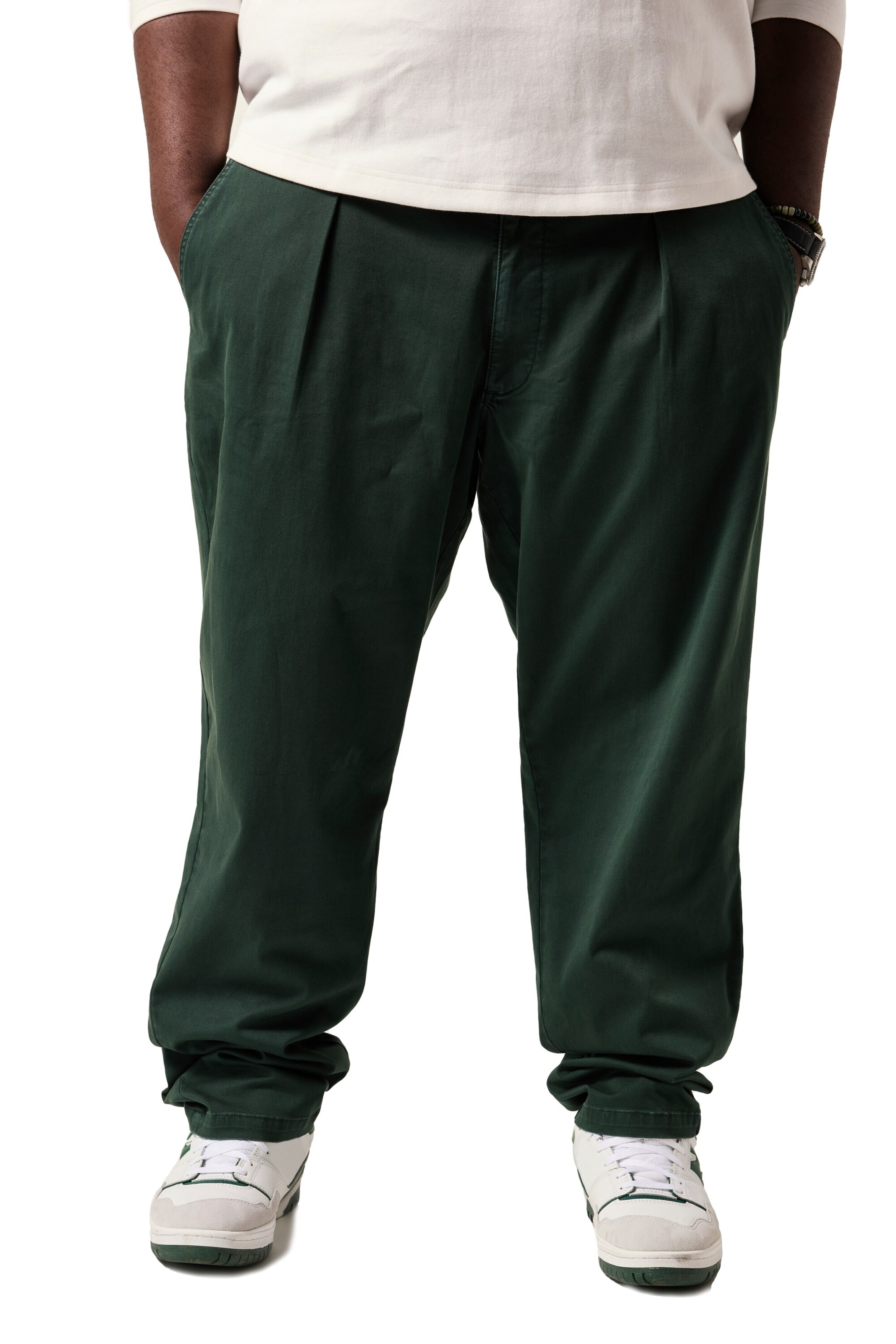 STHUGE Tapered Chino in Groen: voorkant