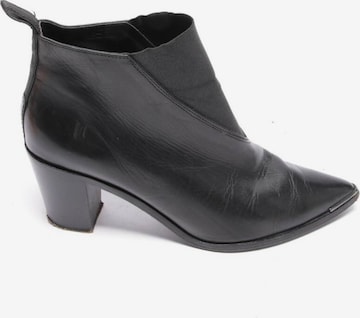 Acne Dress Boots in 38 in Black: front