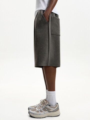 Loosefit Pantaloni di Bershka in grigio