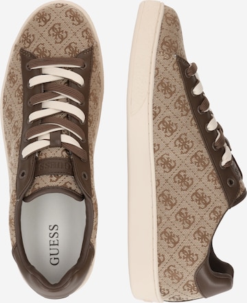 Baskets basses 'Nola' GUESS en marron