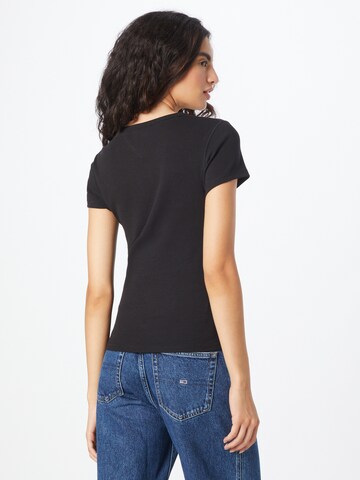 Tricou de la Tommy Jeans pe negru