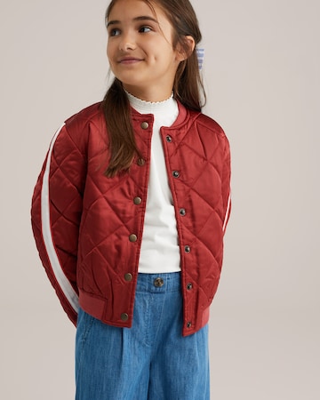 Geacă de primăvară-toamnă de la WE Fashion pe roșu