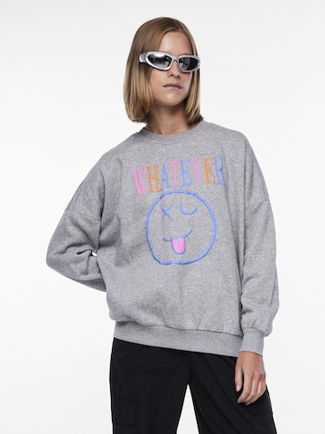 PIECES Sweatshirt 'Jace' in Grijs: voorkant