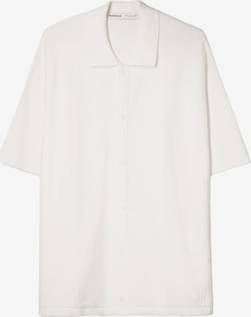 BershkaRegular Fit Košulja - bijela boja: prednji dio