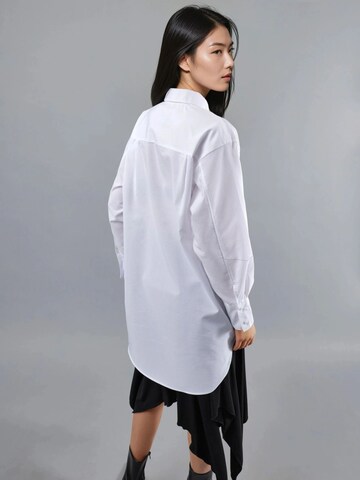 Busem - Blusa em branco