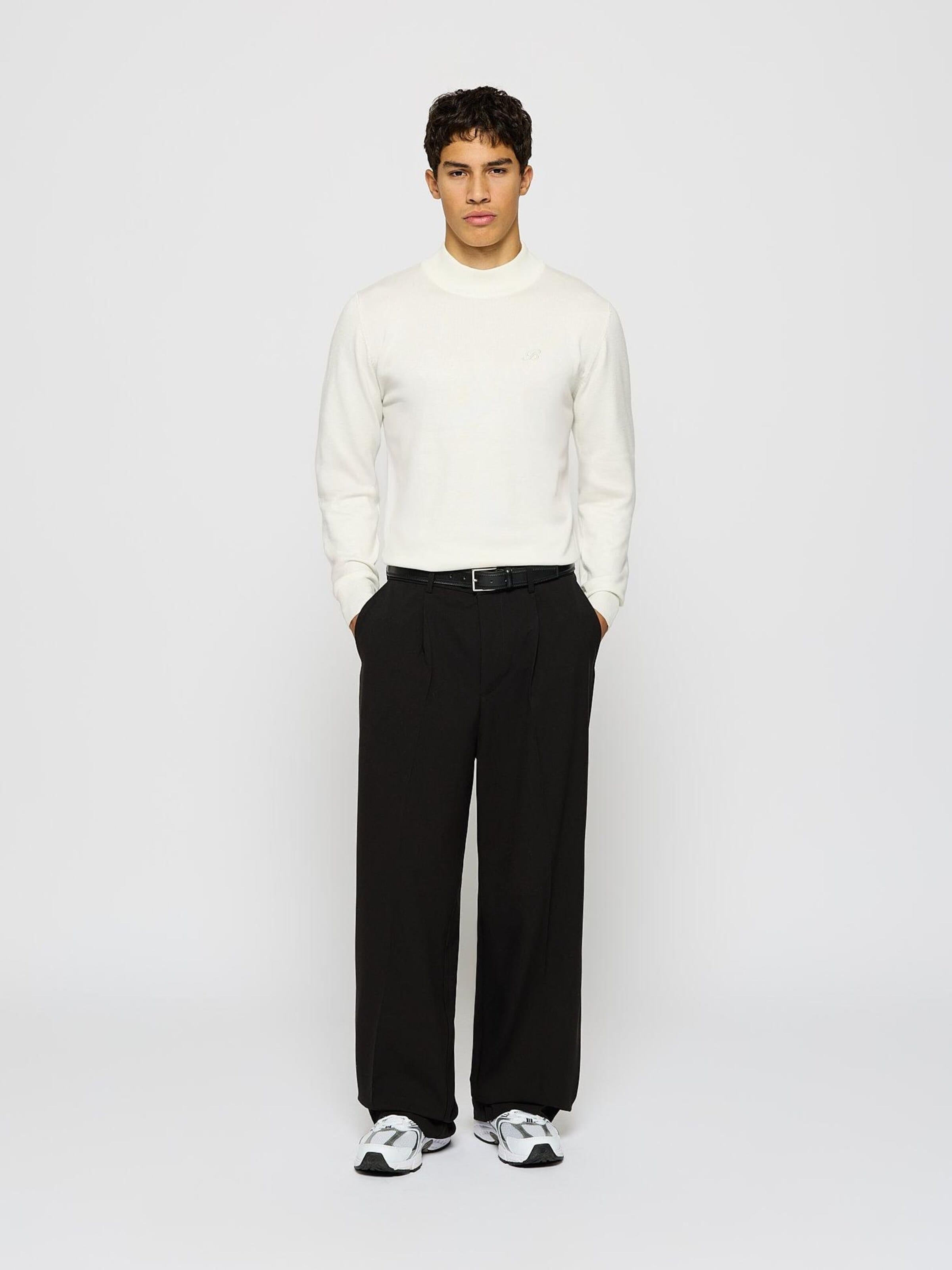 Burocs Loose fit Pleat-Front Pants in Black: front