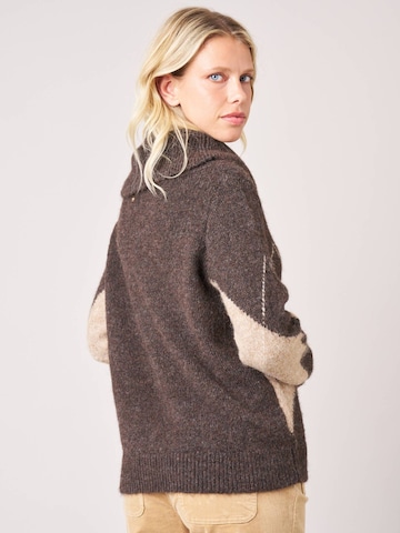 Deeluxe Sweater in Brown