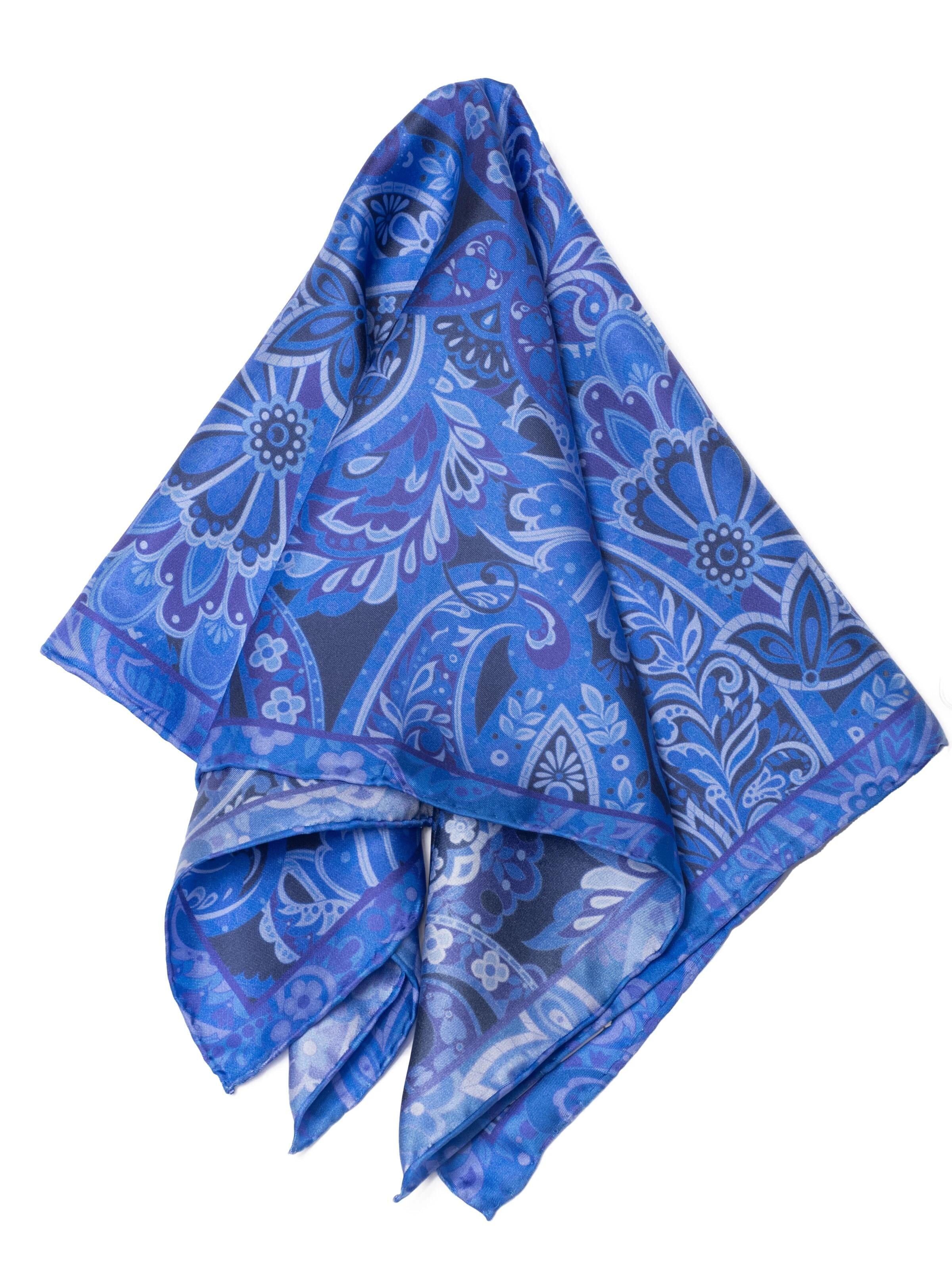 MayTree Scarf 'Herrenseidentuch Paisley mit Rand in Indigo' in Blue: front