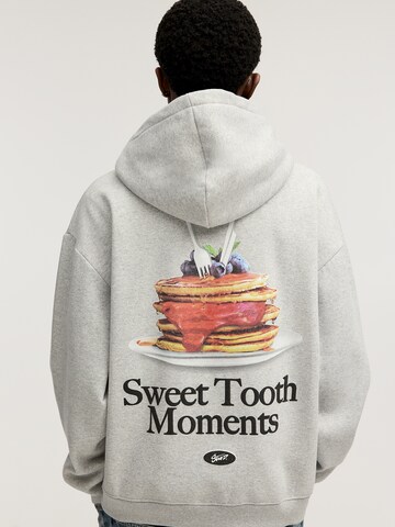 Sweat-shirt Pull&Bear en gris : devant