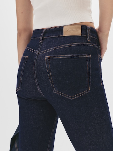 Pull&Bear Flared Jeans in Blau