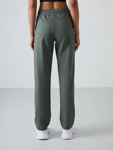 Tommy Life Regular Workout Pants in Green