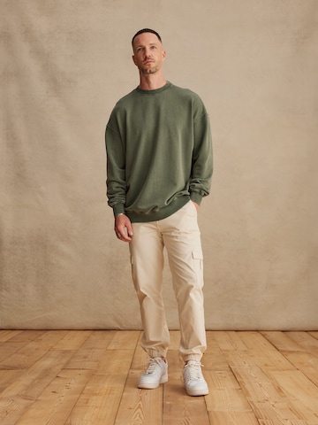 DAN FOX APPAREL Sweatshirt 'Jason' in Groen