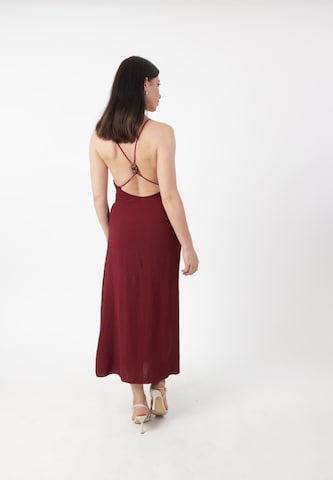 Elara Kjole i rød