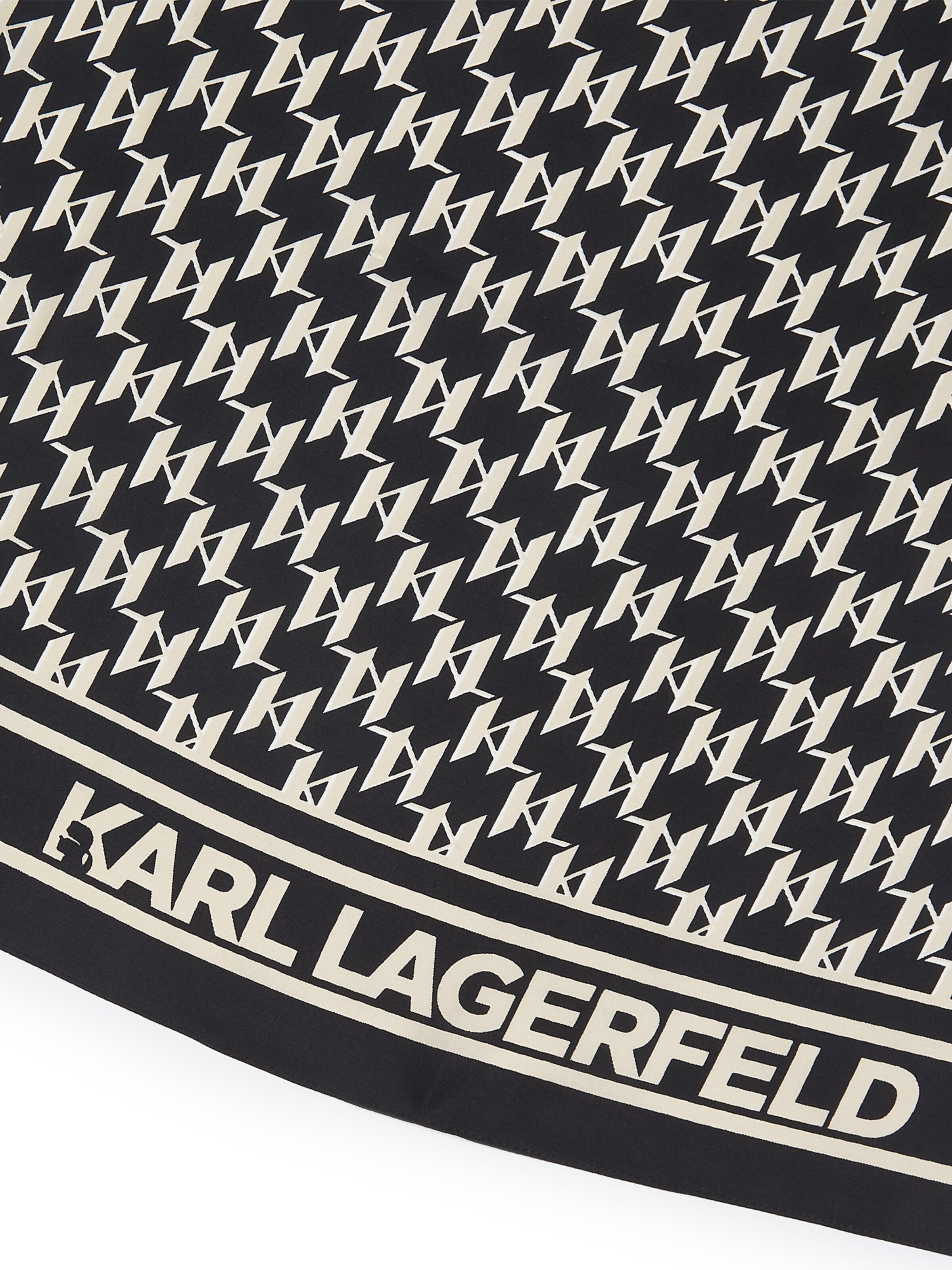 Karl Lagerfeld Шал в черно