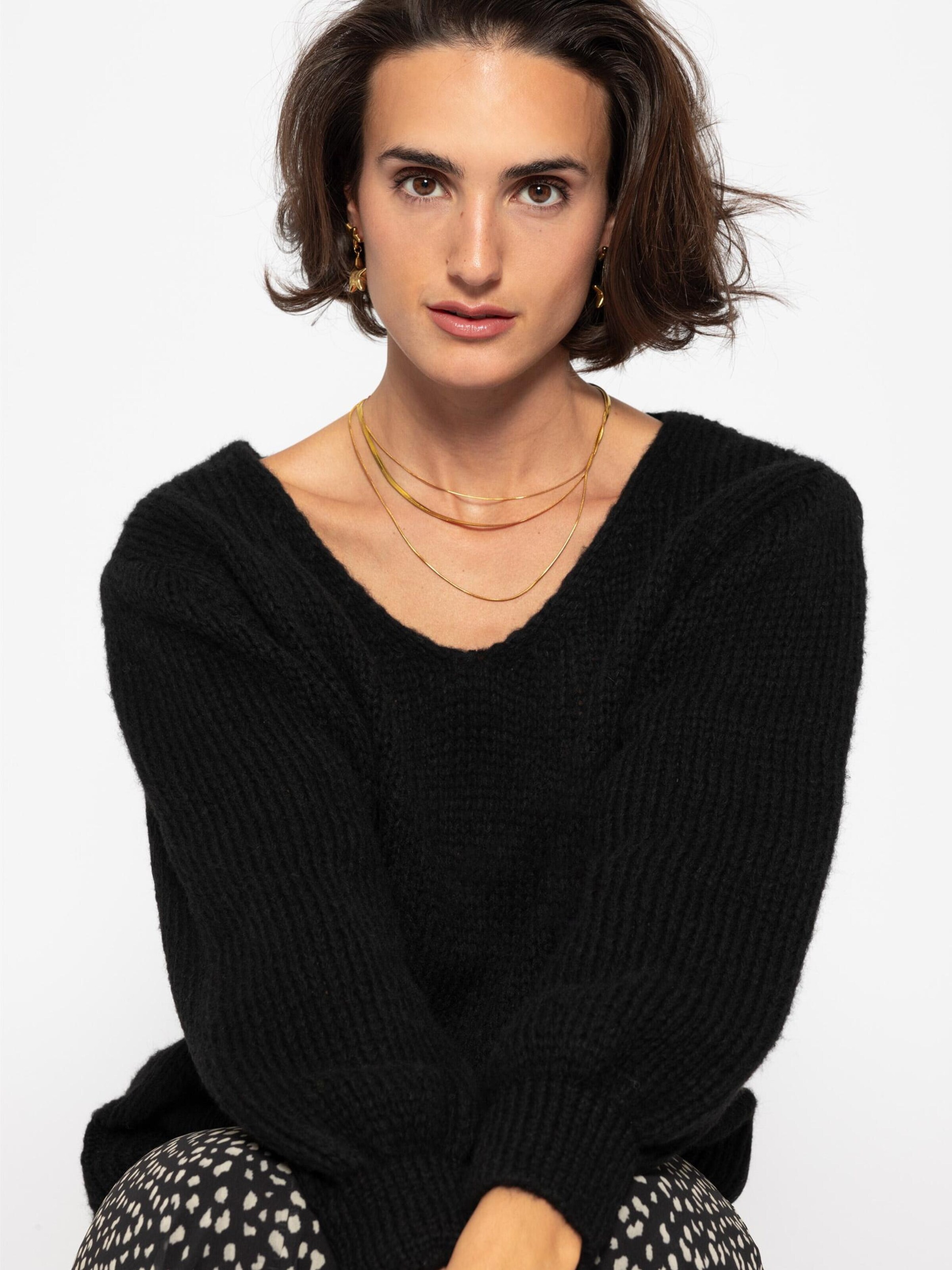 SASSYCLASSY Oversizepullover‌‌‌‌‌‌‌ in Schwarz: Vorderseite