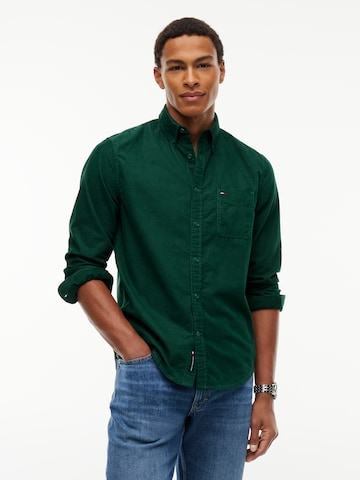 Coupe regular Chemise Tommy Jeans en vert : devant