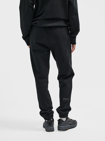 HALO Tapered Hose in Schwarz