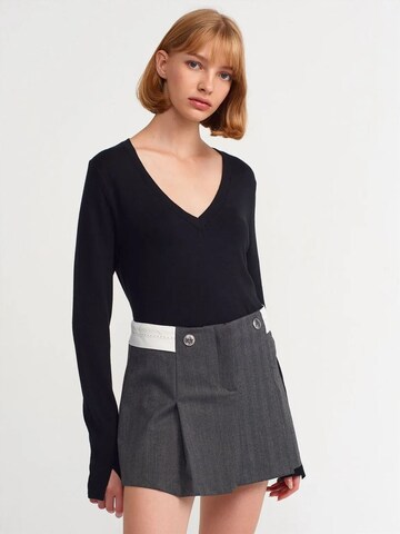 Dilvin Skirt in Grey