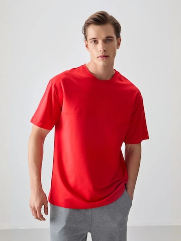 Tommy Life T-Shirts in Rot: Vorderseite