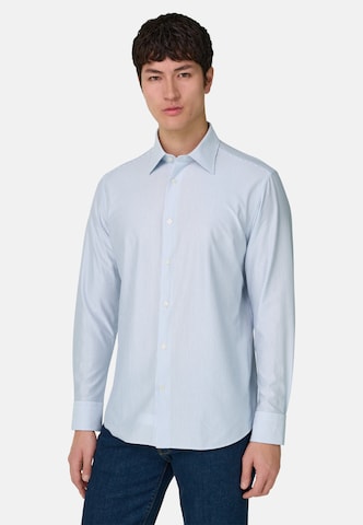 Coupe regular Chemise Boggi Milano en bleu : devant