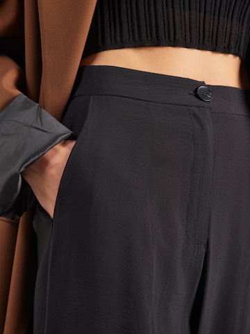 Wide leg Pantaloni 'Camilla' de la ABOUT YOU pe negru