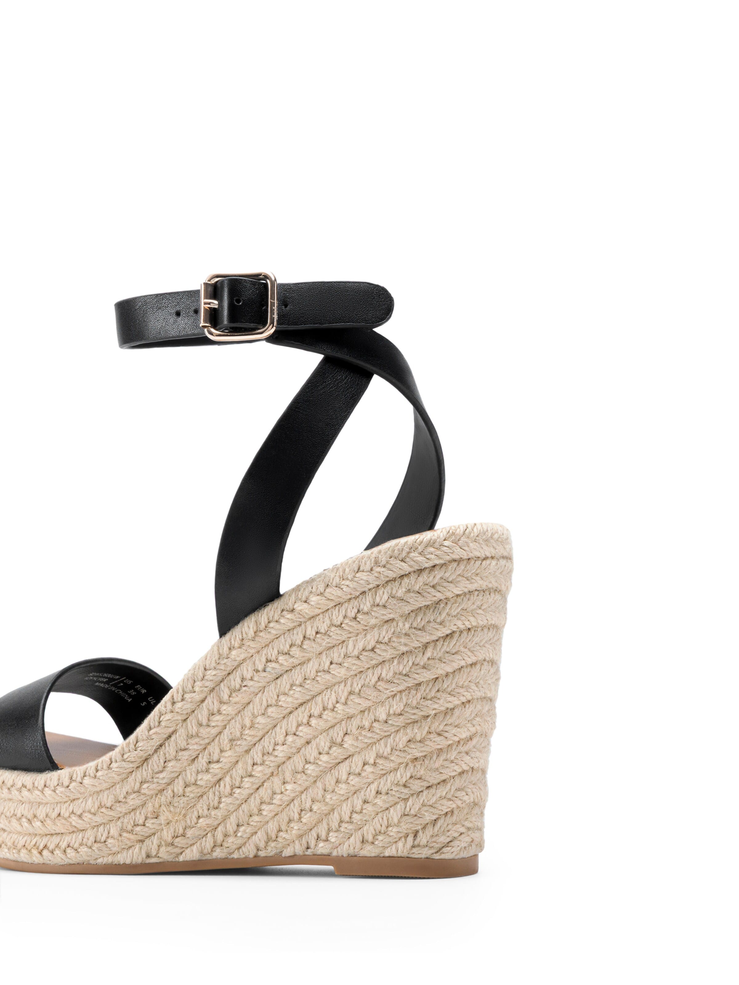 Dream Pairs Sandals in Black