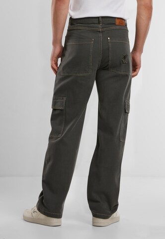 regular Pantaloni cargo di Karl Kani in grigio