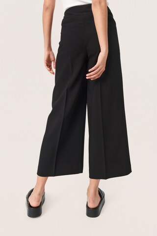Regular Pantalon à plis 'Corinne' SOAKED IN LUXURY en noir