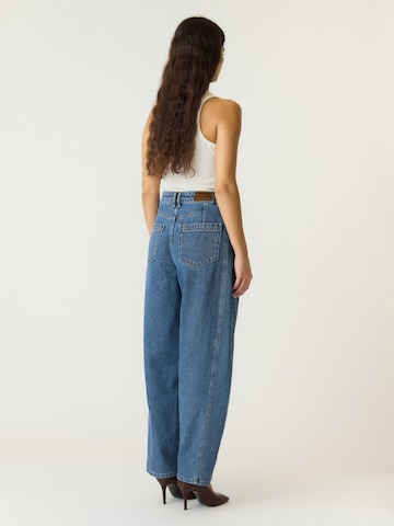 YAS Barrel Jeans 'YASCamea' in Blau