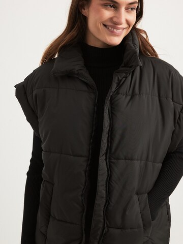 NA-KD Bodywarmer in Zwart: voorkant