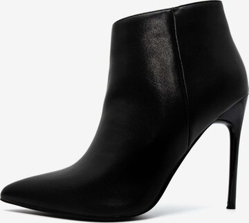 CRISTIN Ankle Boots in Black