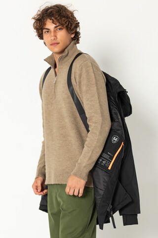 Ron Tomson Winterjacke, Model trägt Größe M in Schwarz