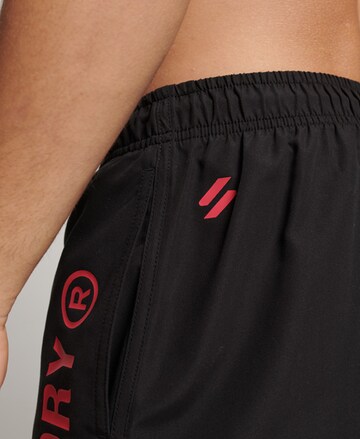 Superdry Badeshorts in Schwarz