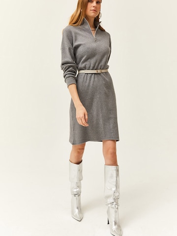 olalook - Vestido en gris