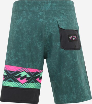 BILLABONG Boardshorts 'BURLEIGH PRO' i grön