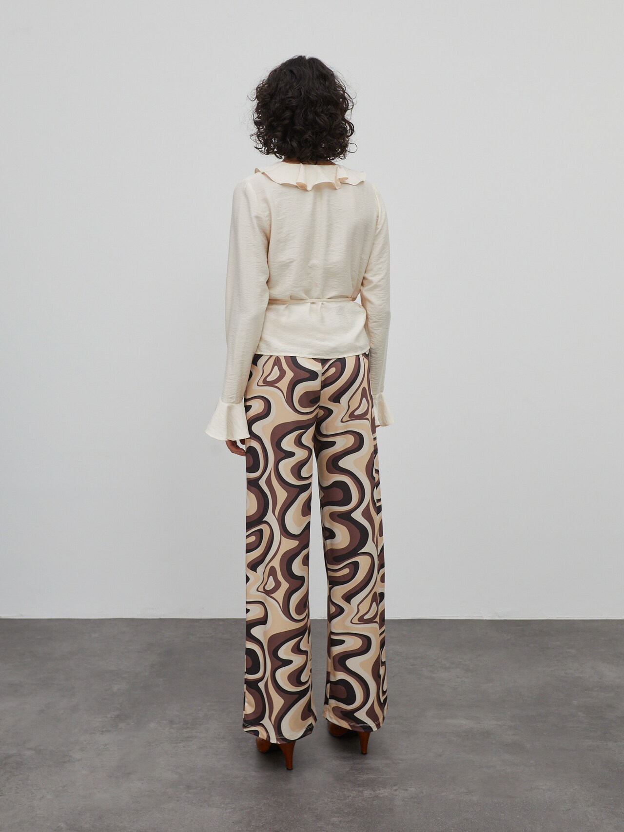 EDITED Bluse 'Skyler' beige