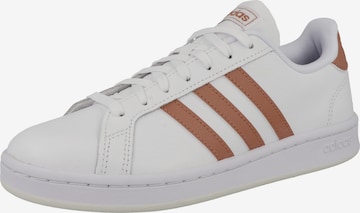 Baskets basses 'Grand Court' ADIDAS SPORTSWEAR en blanc : devant