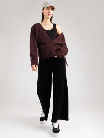 Blutsgeschwister Wide Leg Housut 'Jolly' värissä musta
