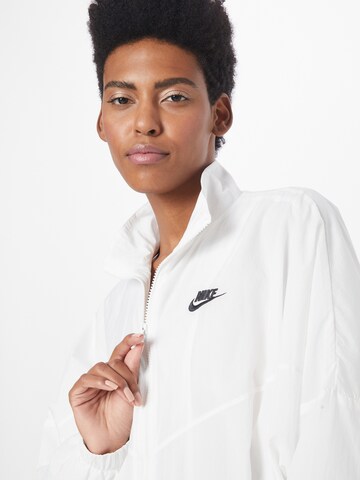 Veste mi-saison Nike Sportswear en blanc