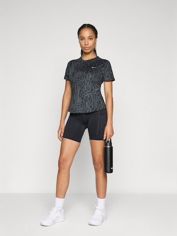 T-shirt fonctionnel 'SWIFT' NIKE en noir
