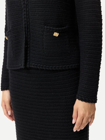 GOBI Cashmere Neuletakki 'Textured Knit Cashmere Jacket-Style Cardigan' värissä musta