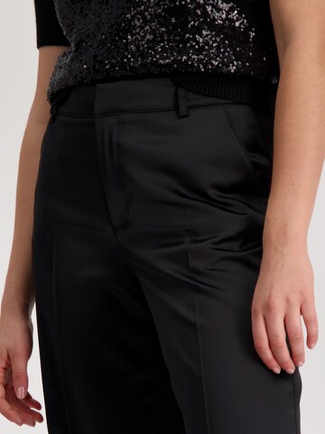 monari - regular Pantalón de pinzas en negro